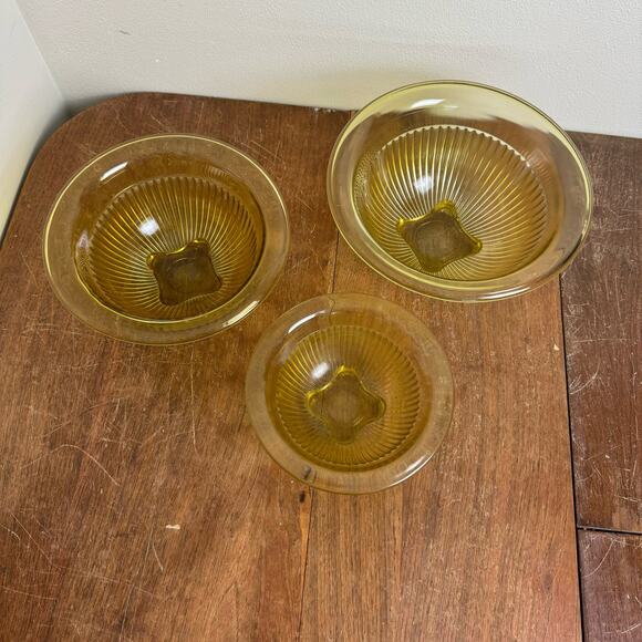 Federal Glass Set of 3 nesting yellow depression era Mixing serving bowls - Picture 2 of 6